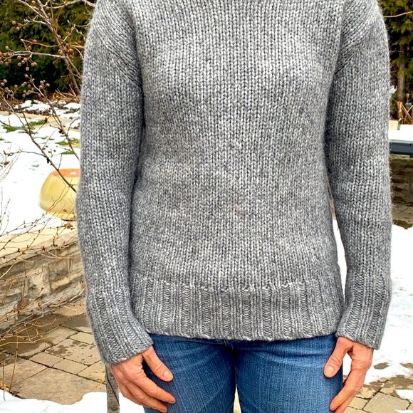 Cosy grey sweater from aritzia - Picture 1 of 8